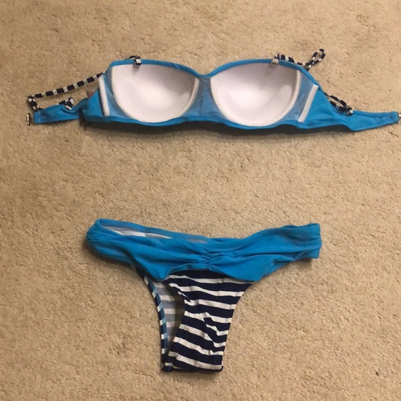 Striped blue bikini - Picture 2 of 4